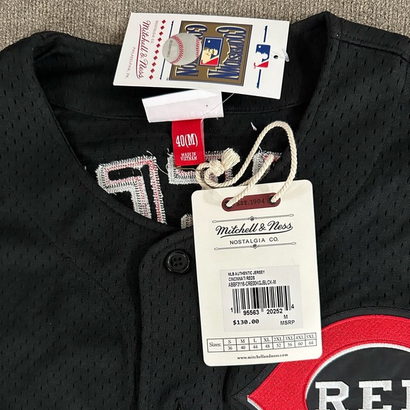 Cincinnati Reds Jersey - Picture 3 of 4
